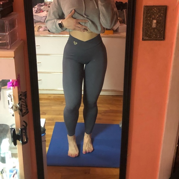 CLS SCRUNCH BUTT LEGGINGS - Picture 3 of 14